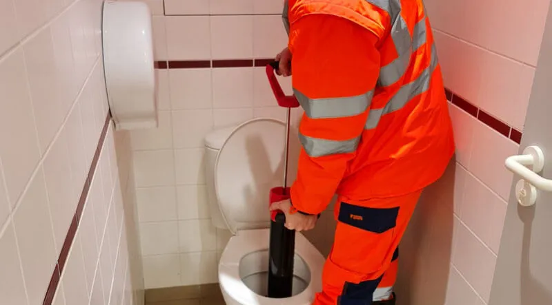 Débouchage de WC Bouchés intervention Assainissement Express | VRD Tech